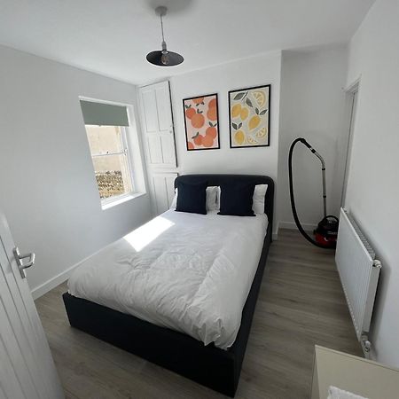 Littlehampton House - 4 Bedroom House Sleeps 8 Екстер'єр фото